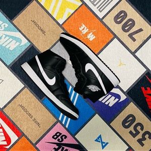 Jordan 1 Mid “Black White”